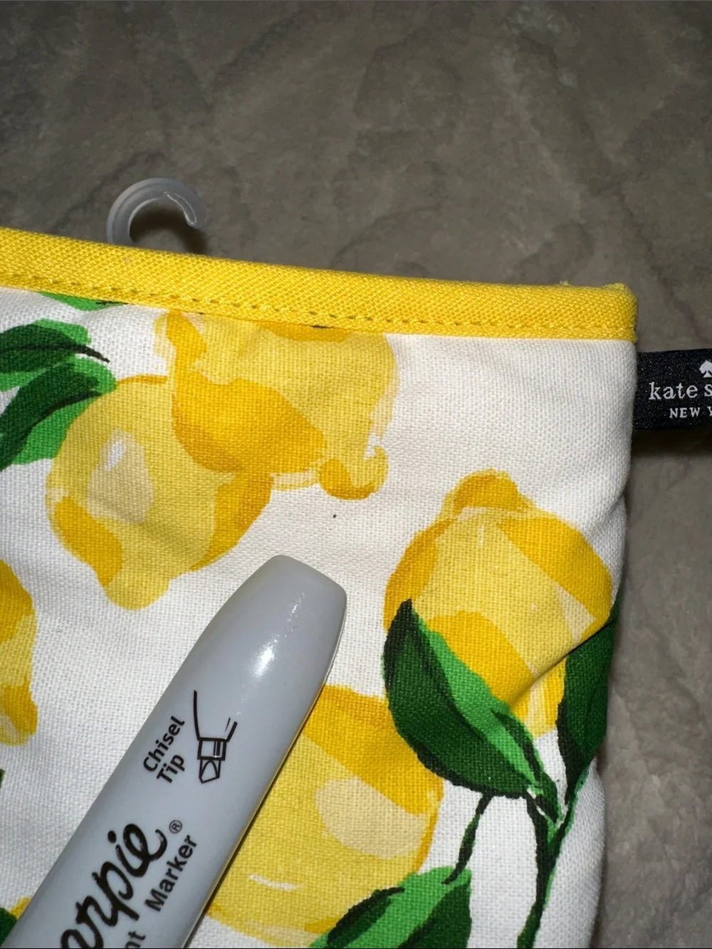 kate spade White Yellow Gold Green Lemon Print Mini Oven Mitts set of 2